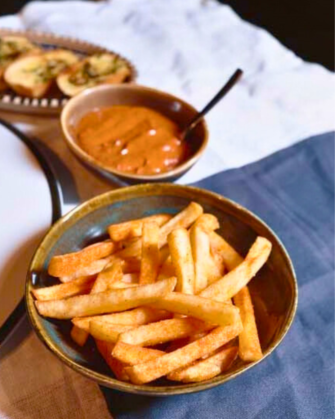Krydrede pommes frites med piri piri saus